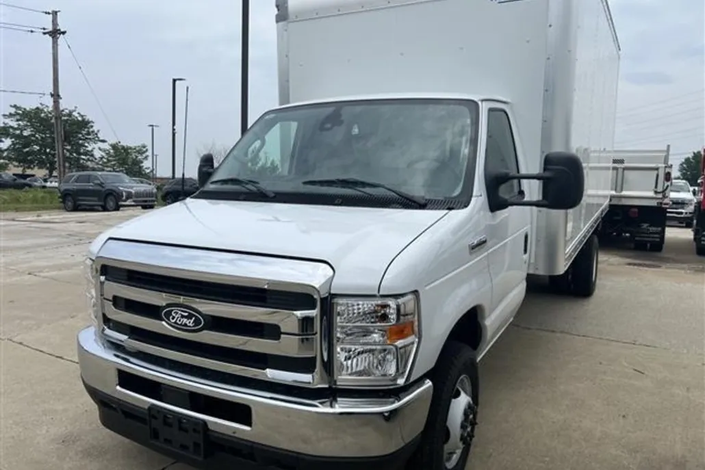 2026 Ford E-450 photo 1
