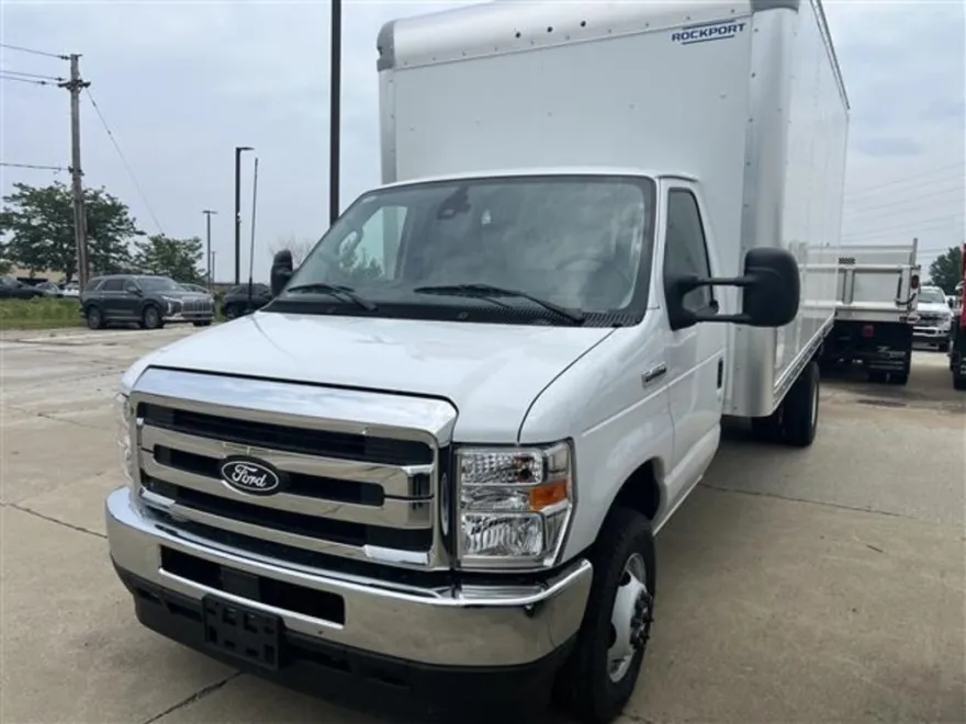 2026 Ford E-450 photo 1
