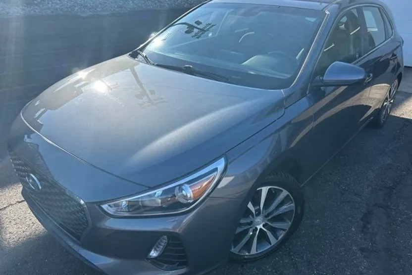 2019 Hyundai Elantra GT Base photo 1