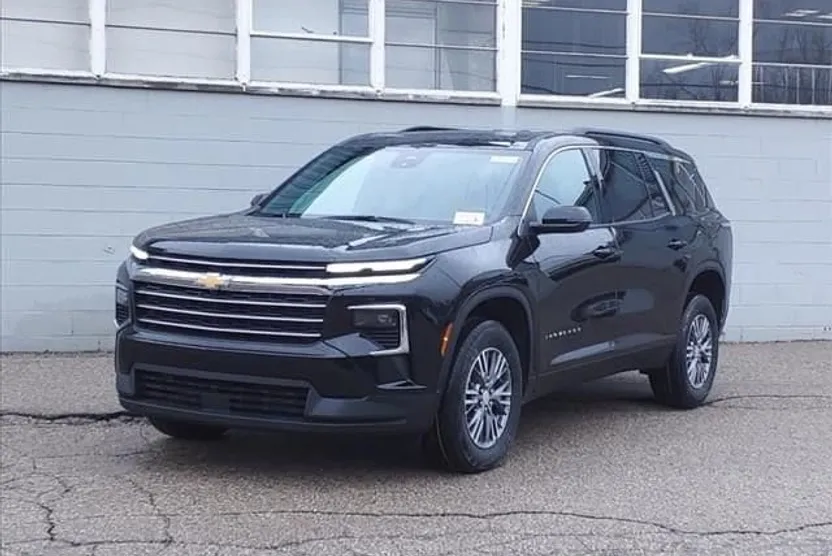 2025 Chevrolet Traverse photo 1