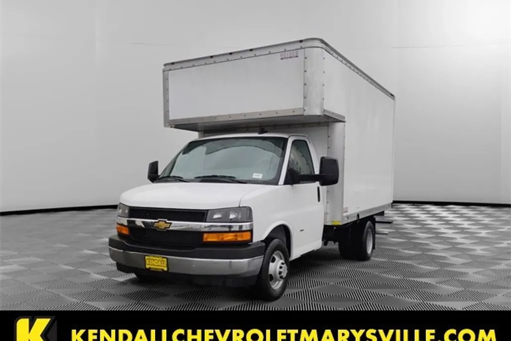 2024 Chevrolet Express Cutaway 3500 photo 1