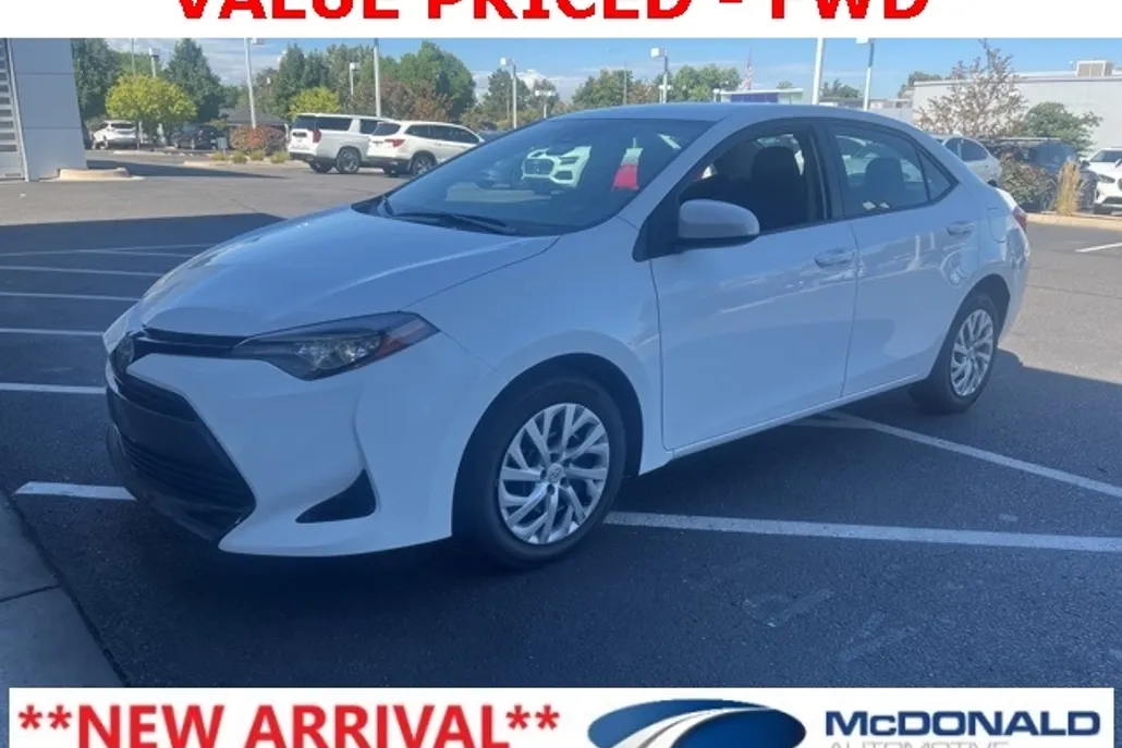 2017 Toyota Corolla LE photo 1
