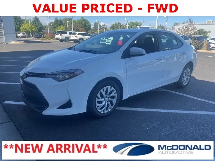 2017 Toyota Corolla LE photo 1