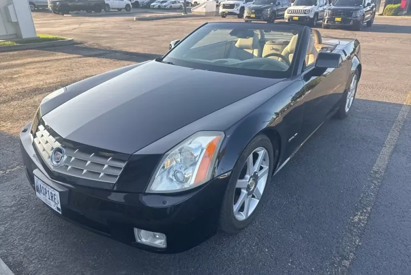 2004 Cadillac XLR Base photo 1