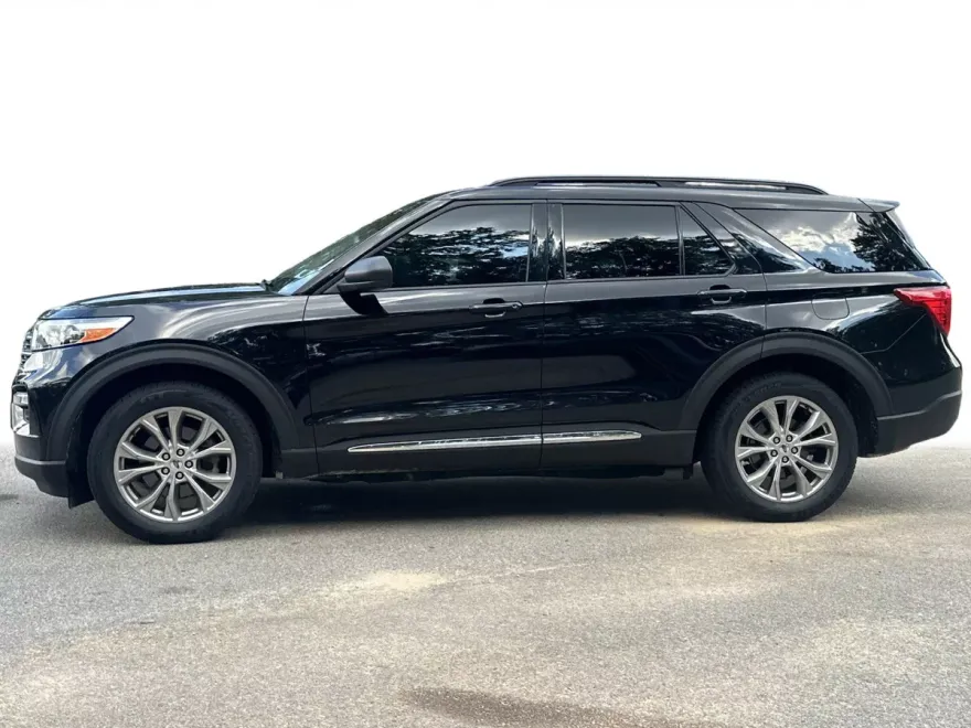 2021 Ford Explorer XLT photo 1