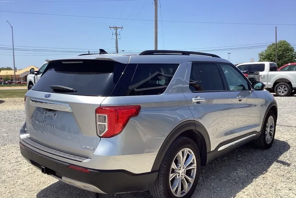 2024 Ford Explorer XLT photo 1