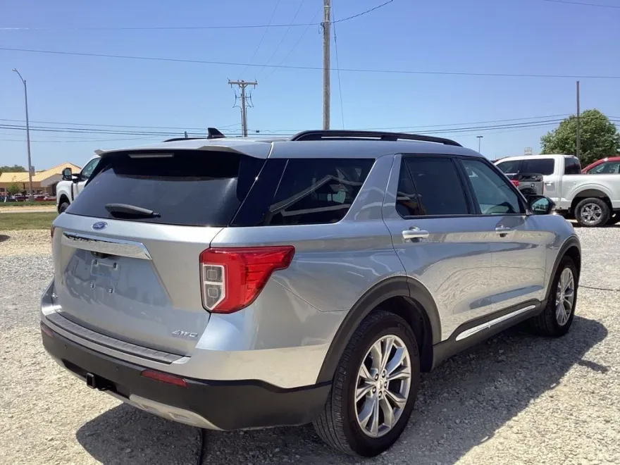 2024 Ford Explorer XLT photo 1