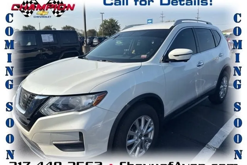 2017 Nissan Rogue SV photo 1