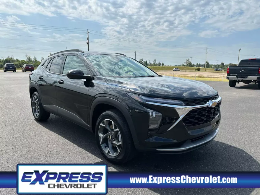 2024 Chevrolet Trax LT photo 1