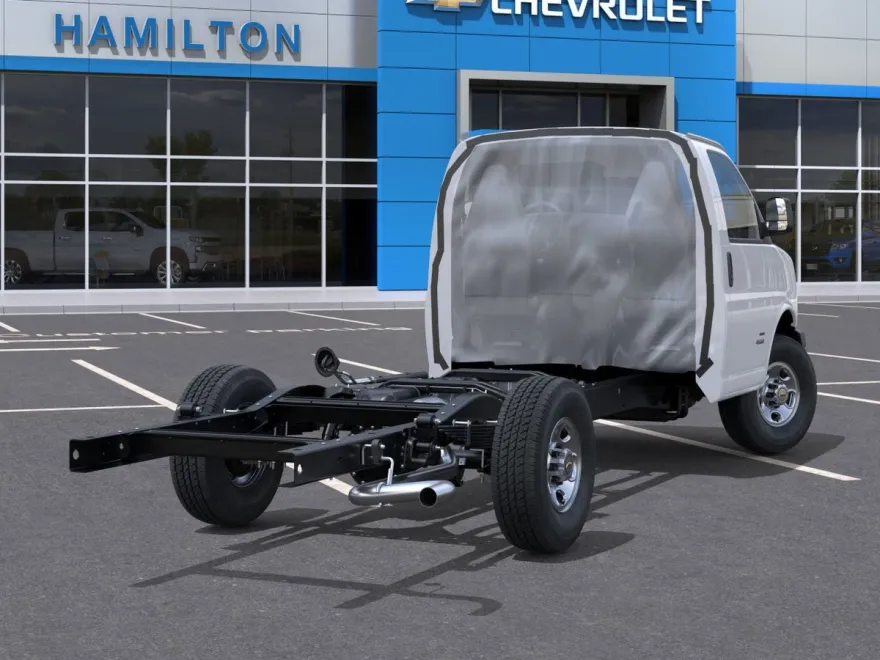 2025 Chevrolet Express Cutaway 3500 Base photo 1