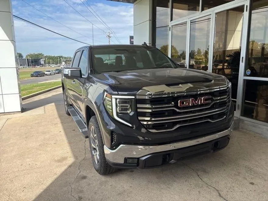2026 Gmc Sierra 1500 SLT photo 1