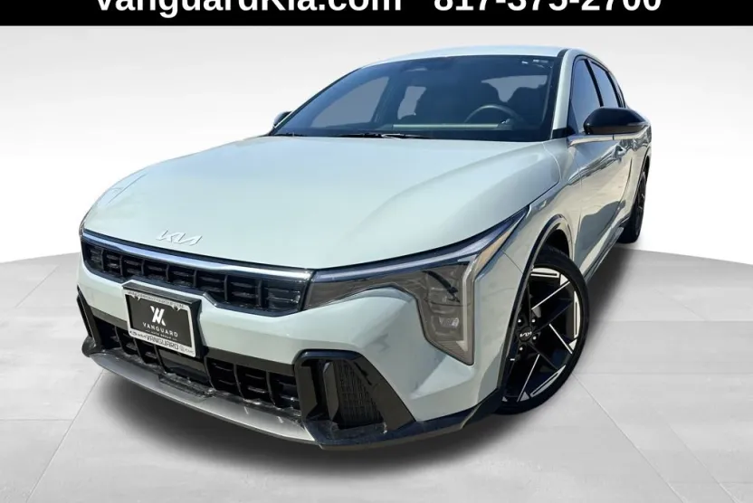 2025 Kia K4 GT-Line photo 1
