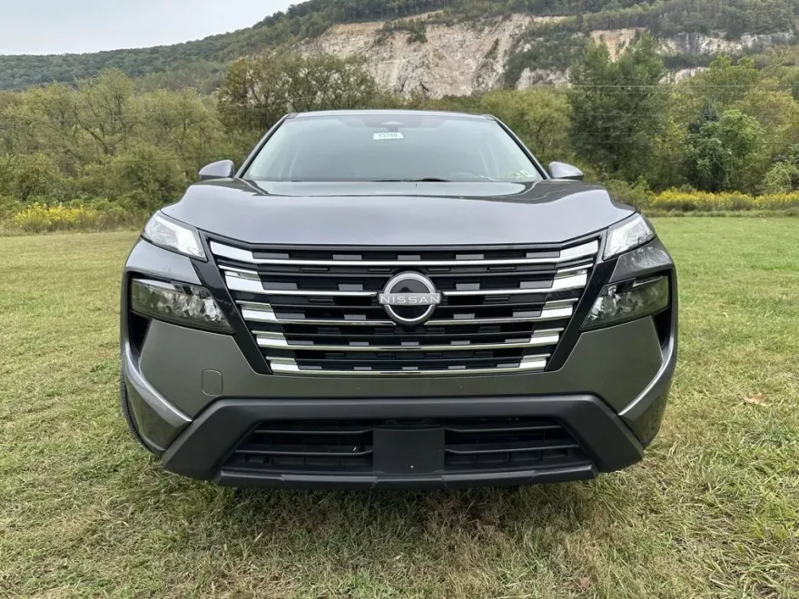 2024 Nissan Rogue SV photo 1