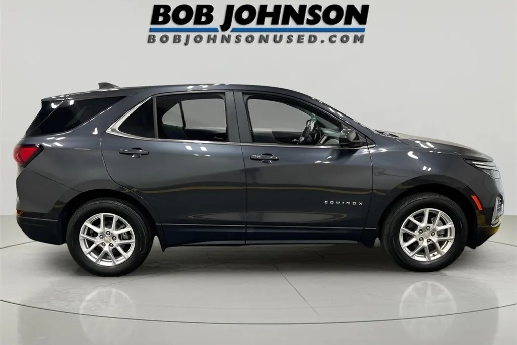 2022 Chevrolet Equinox LT photo 1