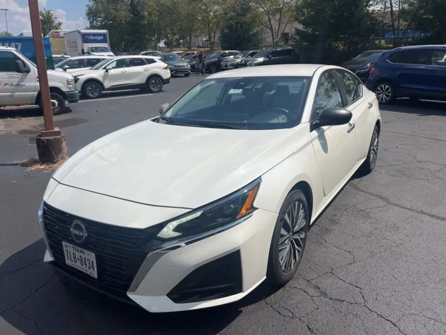 2024 Nissan Altima 2.5 SV photo 1