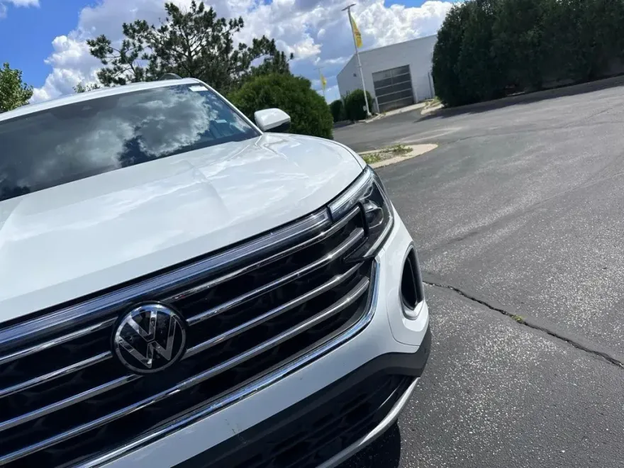 2025 Volkswagen Atlas SE Technology photo 1