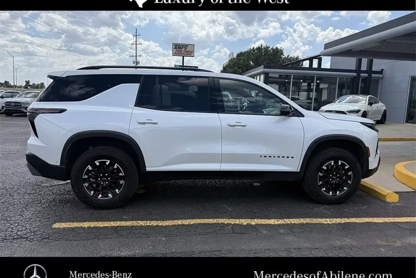 2025 Chevrolet Traverse Z71 photo 1