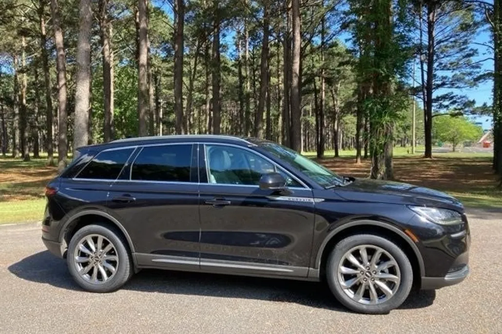 2022 Lincoln Corsair Standard photo 1