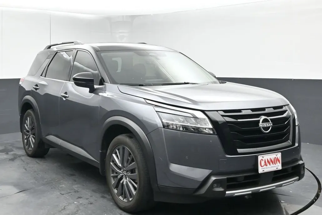 2024 Nissan Pathfinder SL photo 1