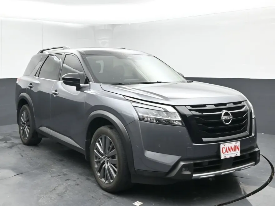 2024 Nissan Pathfinder SL photo 1