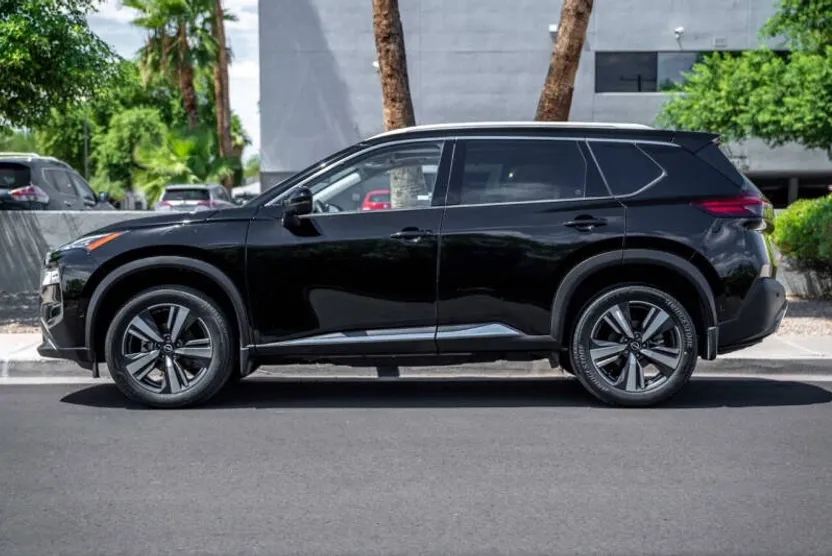 2023 Nissan Rogue SL photo 1