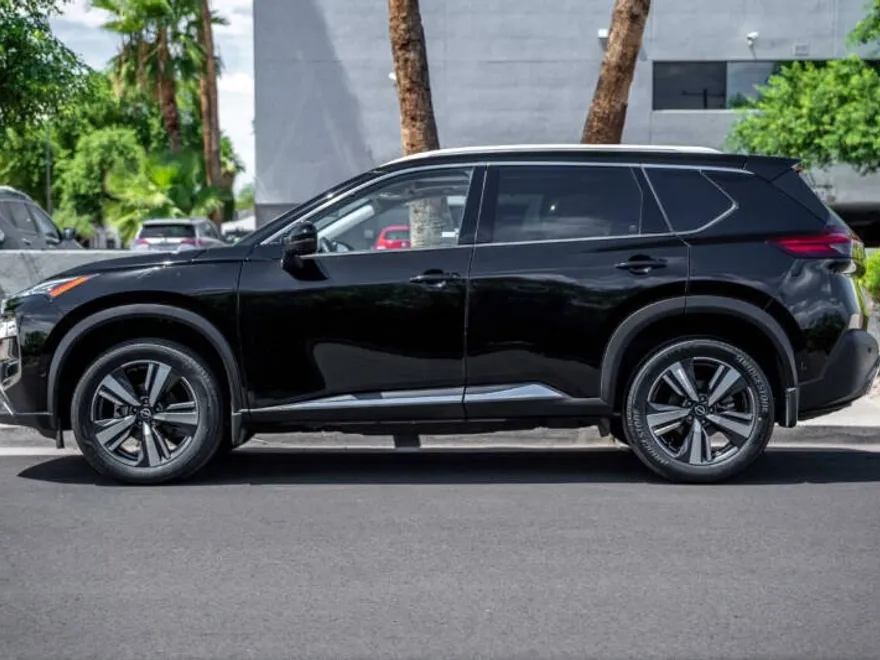 2023 Nissan Rogue SL photo 1