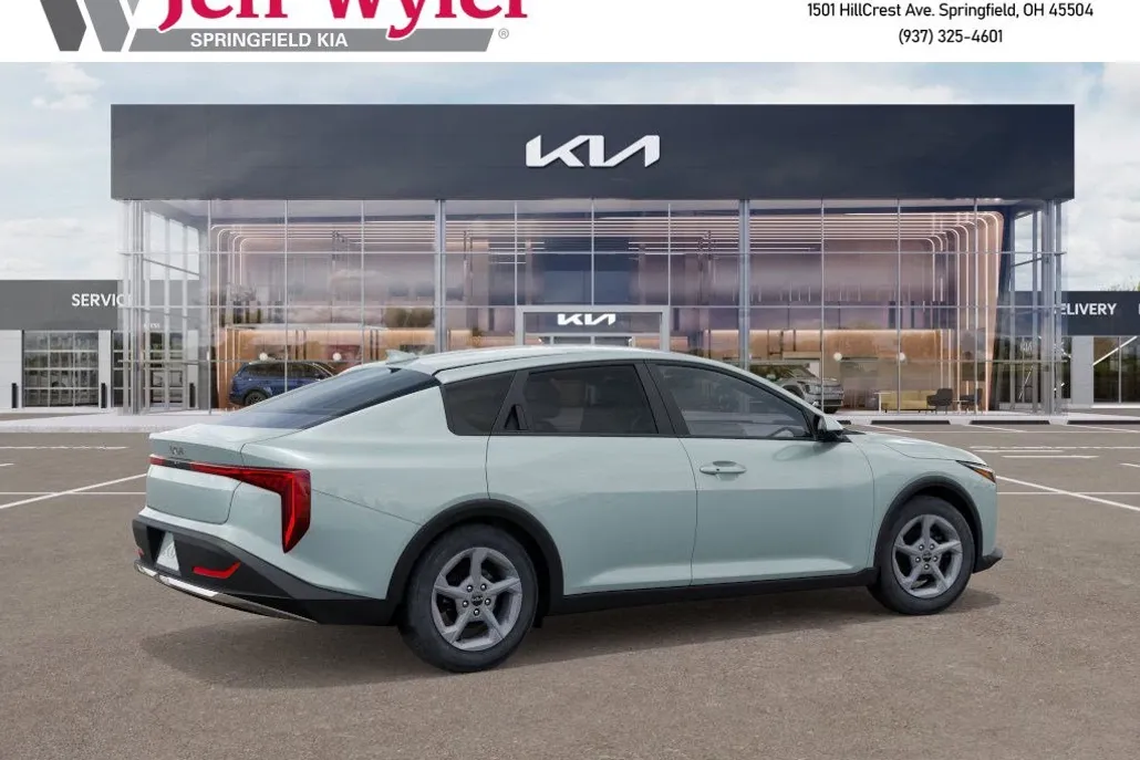 2025 Kia K4 LXS photo 1