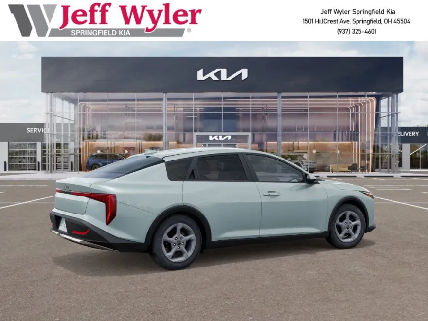 2025 Kia K4 LXS photo 1