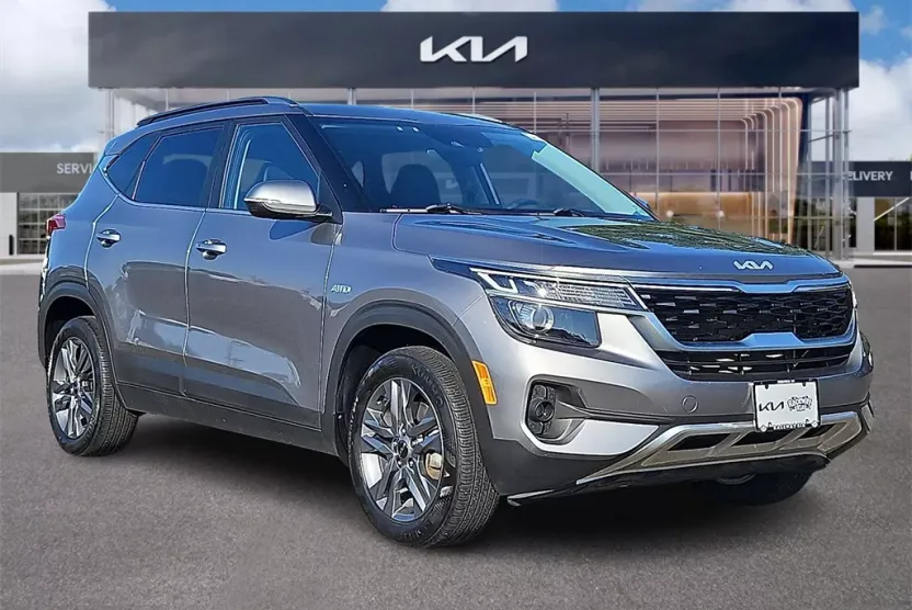 2022 Kia Seltos S photo 1