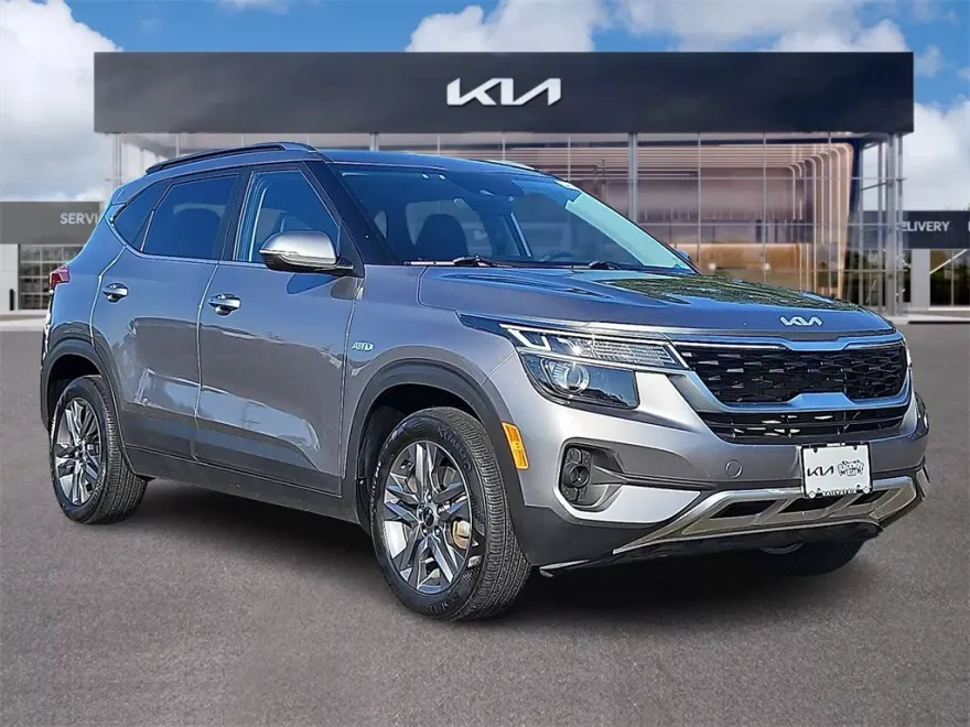 2022 Kia Seltos S photo 1