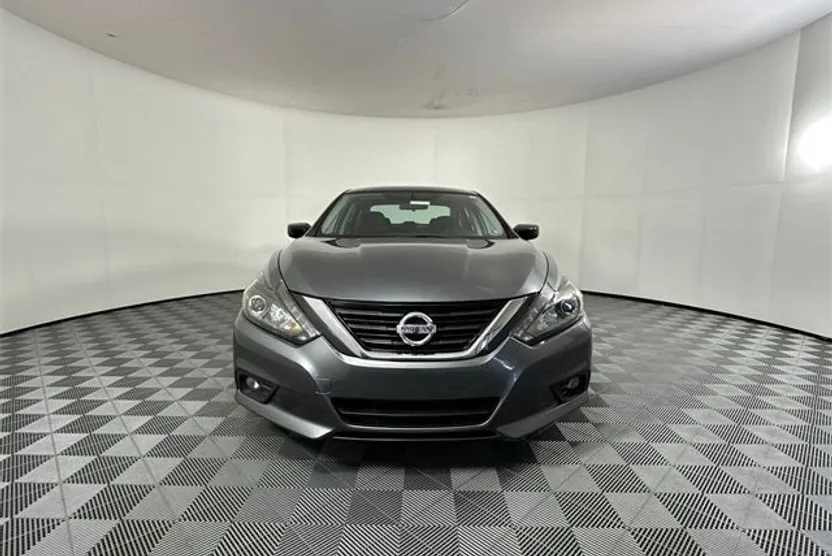 2017 Nissan Altima 2.5 SR photo 1