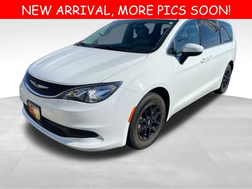 2021 Chrysler Voyager LXi photo 1