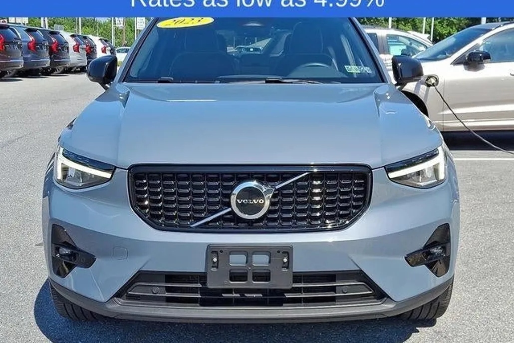 2023 Volvo XC40 AWD Plus photo 1