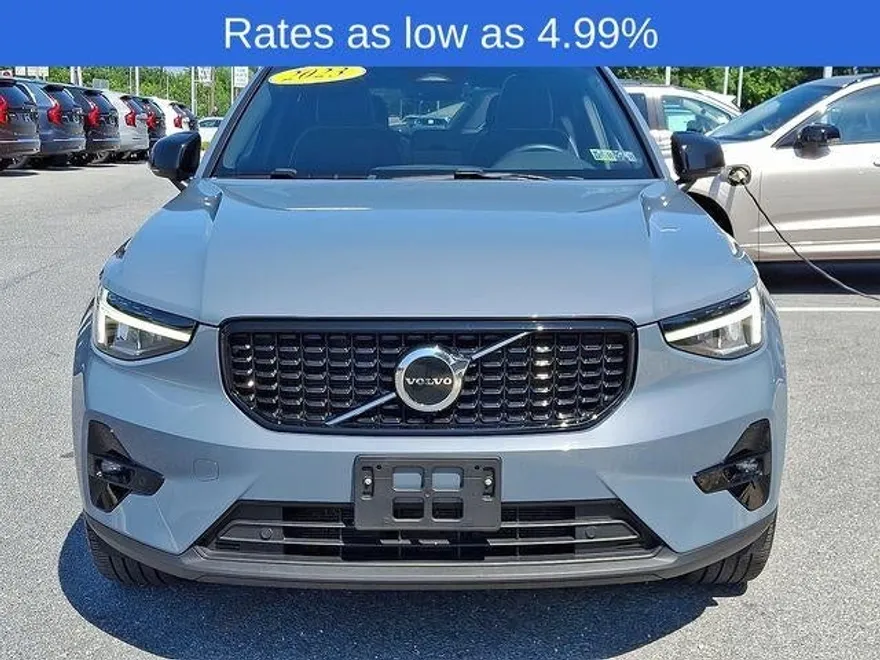 2023 Volvo XC40 AWD Plus photo 1