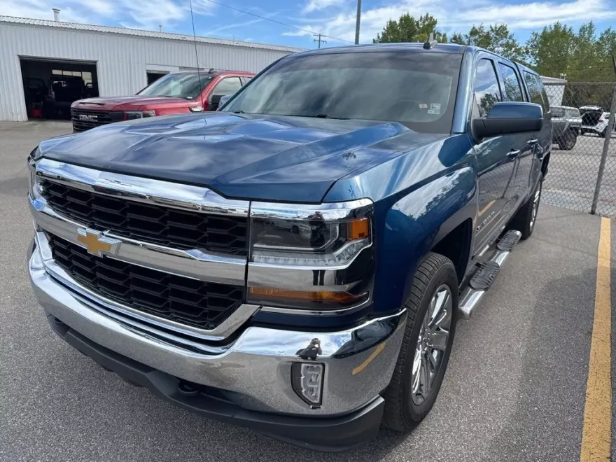 2018 Chevrolet Silverado 1500 LT photo 1