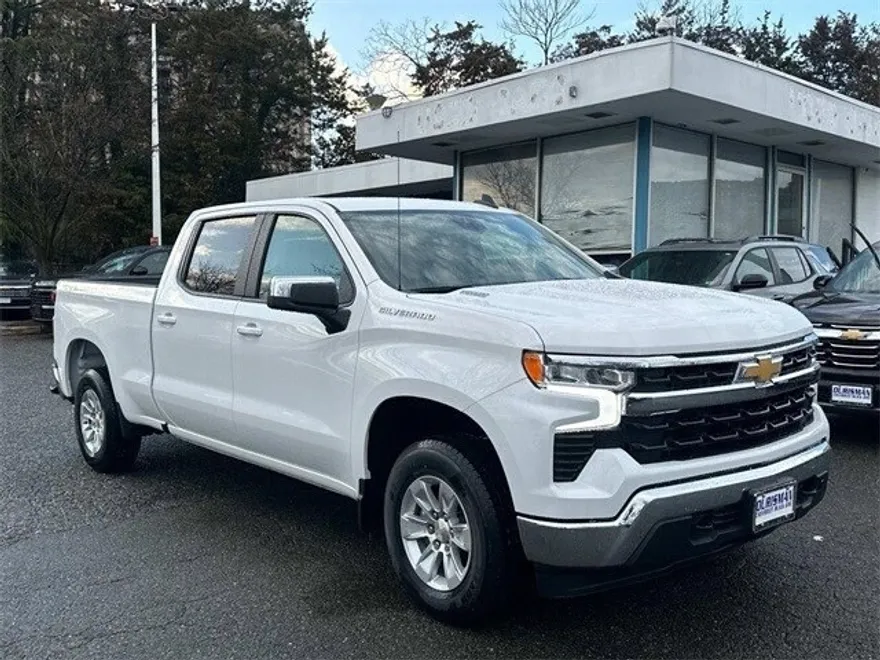 2025 Chevrolet Silverado 1500 LT photo 1