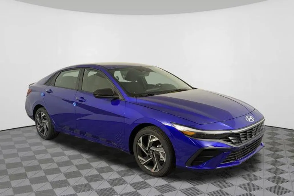 2025 Hyundai Elantra SEL Sport photo 1
