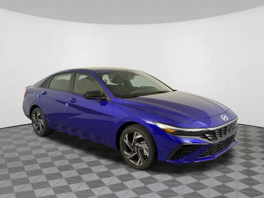 2025 Hyundai Elantra SEL Sport photo 1