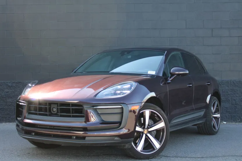 2024 Porsche Macan T photo 1