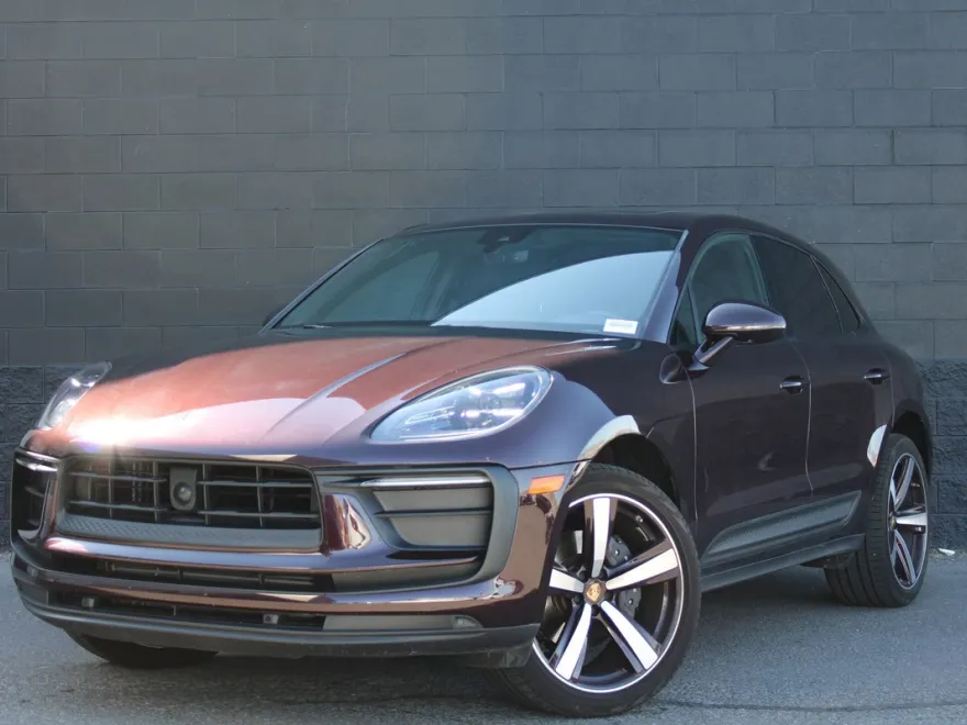 2024 Porsche Macan T photo 1