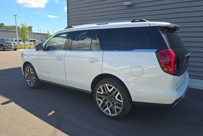 2025 Ford Expedition Platinum photo 1