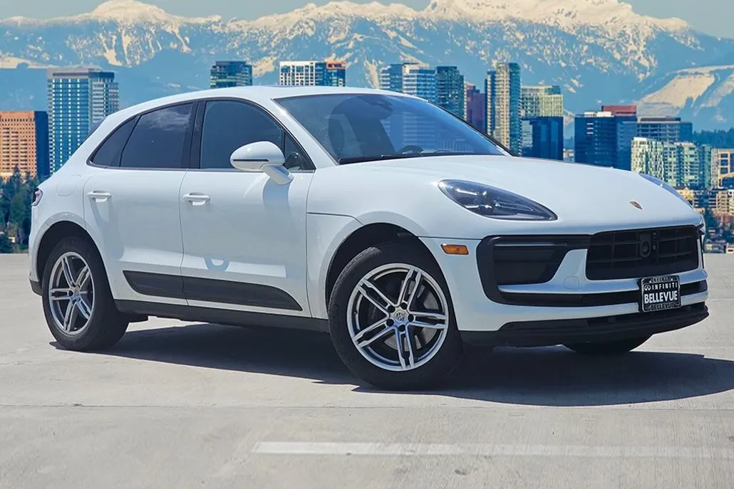 2024 Porsche Macan T photo 1