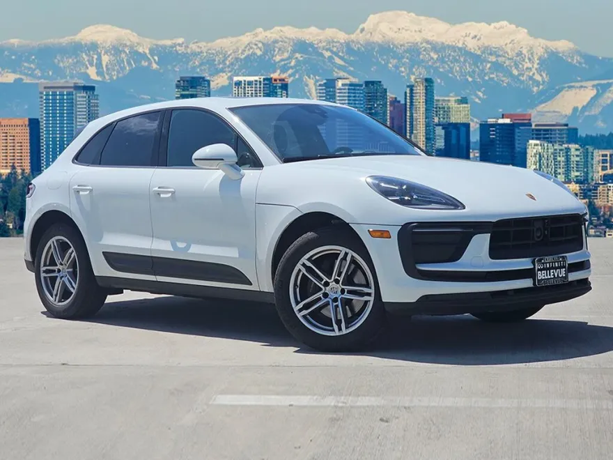 2024 Porsche Macan T photo 1