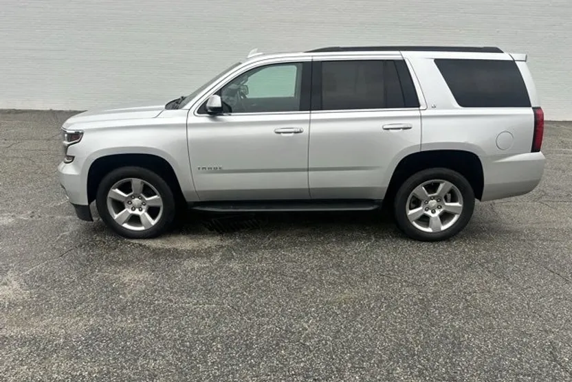 2019 Chevrolet Tahoe LT photo 1