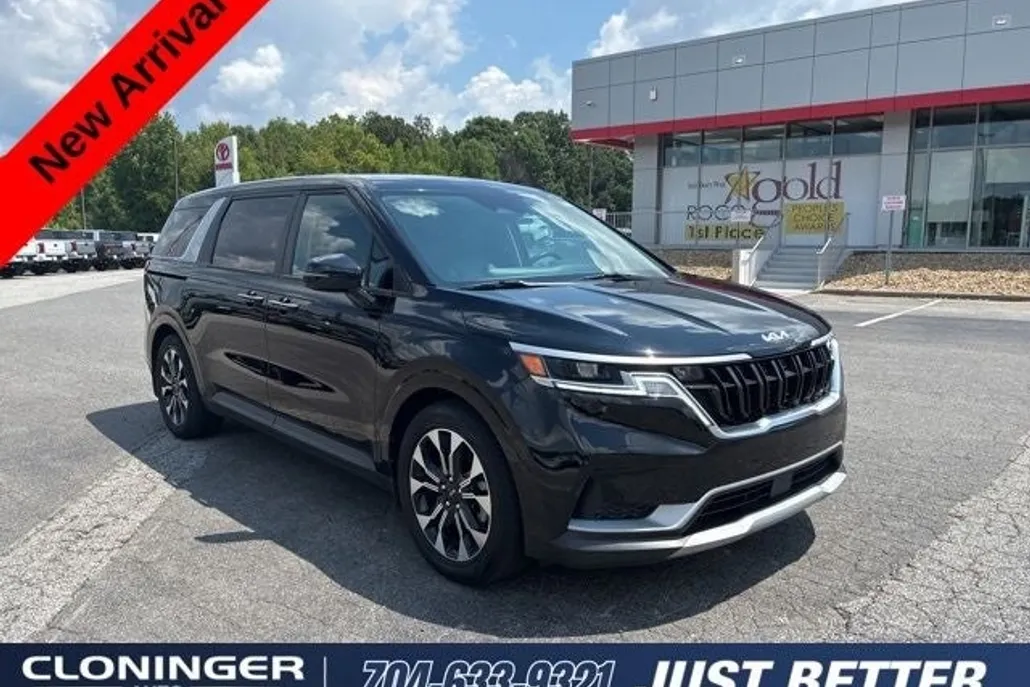 2022 Kia Carnival EX photo 1
