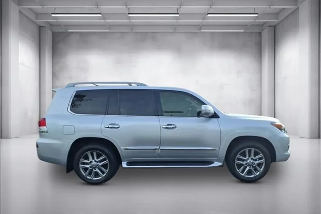 2015 Lexus LX 570 photo 1