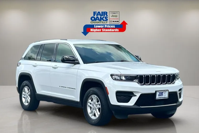 2023 Jeep Grand Cherokee Laredo Altitude photo 1
