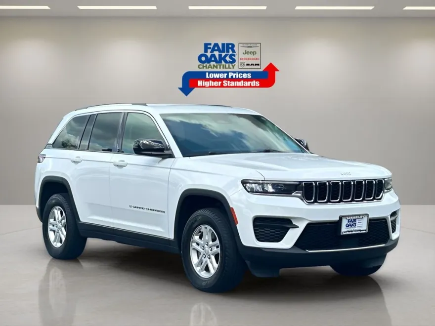 2023 Jeep Grand Cherokee Laredo Altitude photo 1