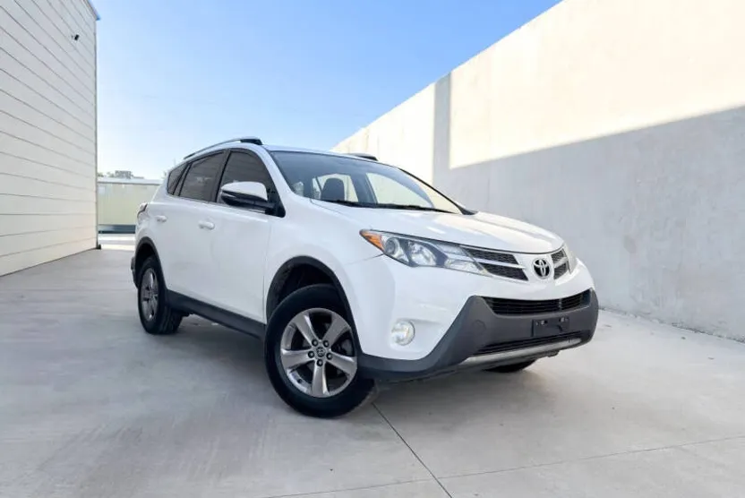 2015 Toyota RAV4 XLE photo 1