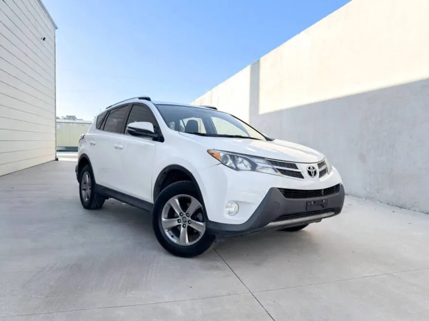 2015 Toyota RAV4 XLE photo 1